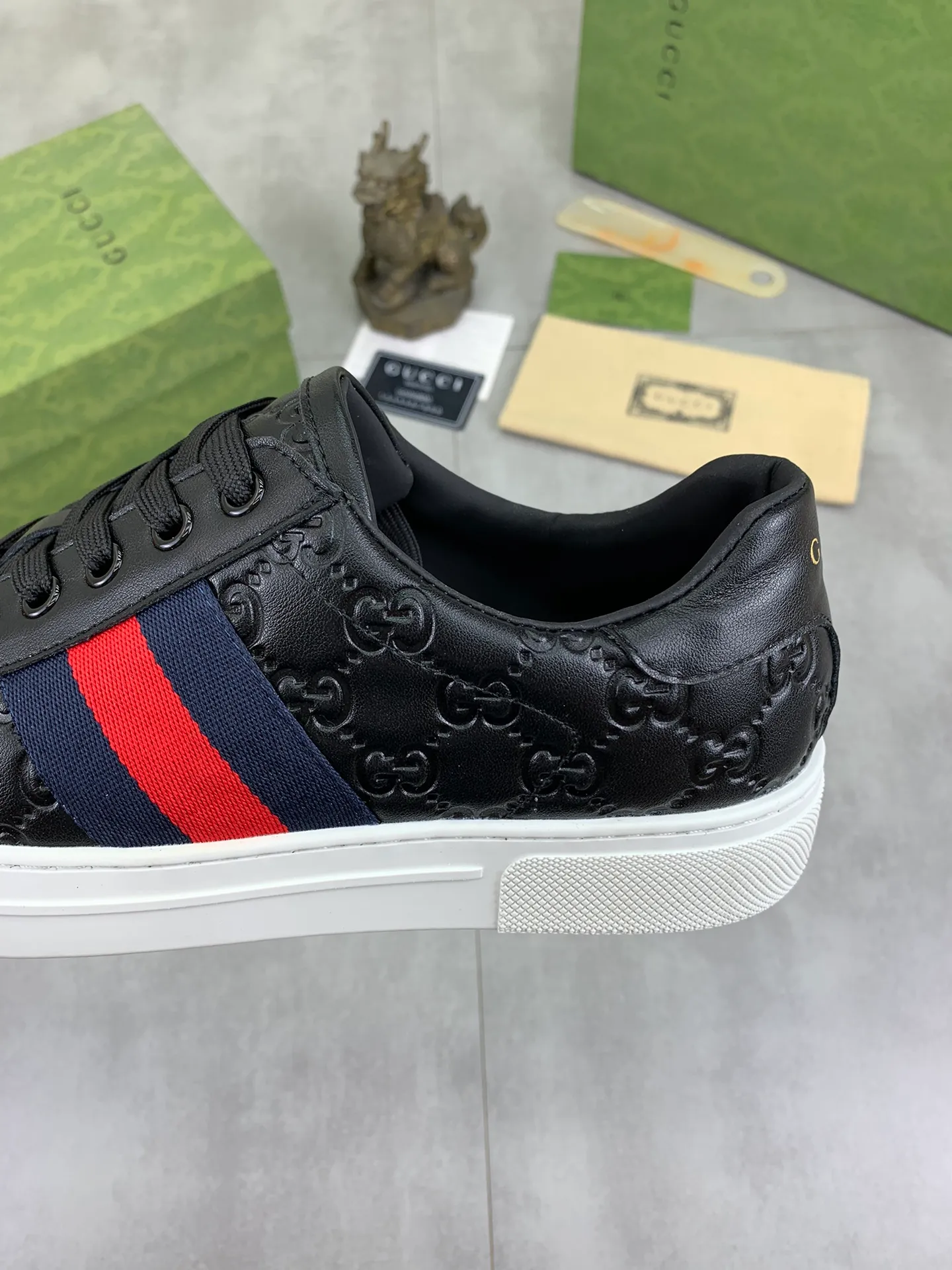 Men's shoes 💰P440💰 [New model] (GUCCI) official website's latest 🎁🎁casual and fashionable men's shoes 👟, hot style 💥 style is simple and elegant, exclusive for trendy men. Unique official website's latest brand double G elements 👑Original Gucci decoration, fashionable and generous, the fabric is original frosted calfskin ✅Fully imported first-layer pigskin lining, the official website specifies wear-resistant, lightweight original rubber casual outsole, the classic model is taken in kind at the counter🎬38-44 4️⃣ colors available
